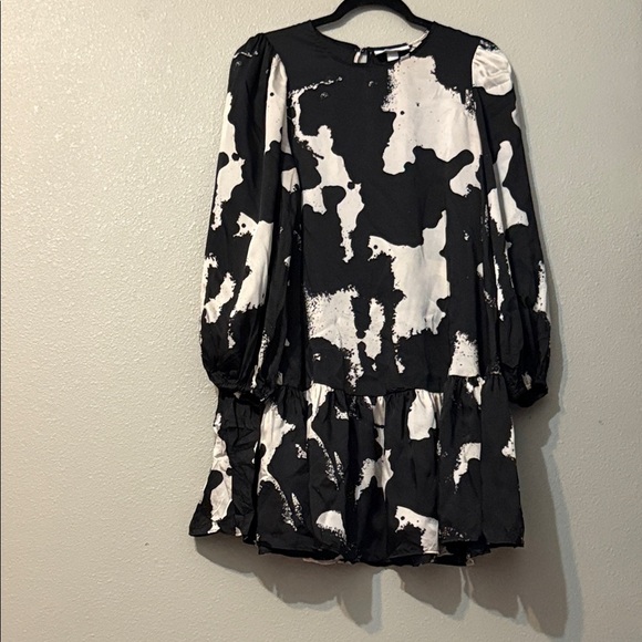 Alexis Monochrome Long Sleeve Dress - Picture 1 of 2